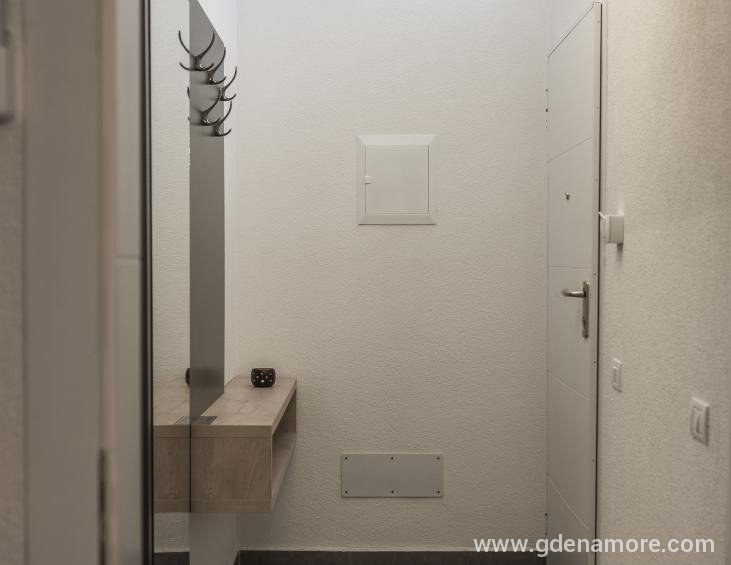 P D - Hallway 1
